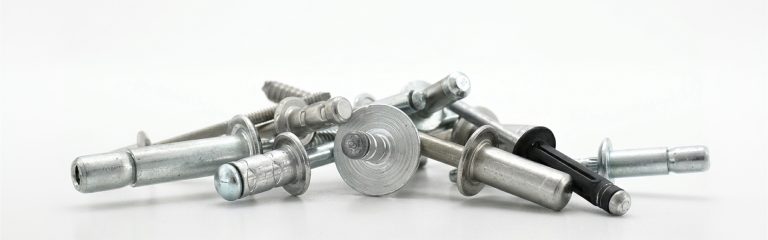עולם המסמרות ופתרונות החיבור של חברת STANLEY