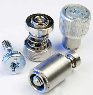 ברגים שבויים (Panel Fasteners): מדריך הנדסי לבחירת קשיחי פנל שבויים למארזים אלקטרוניים